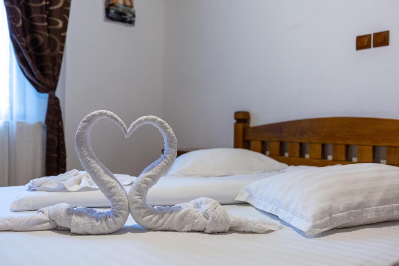 Conacul De Sub Munte Villa Novaci-Straini Ngoại thất bức ảnh