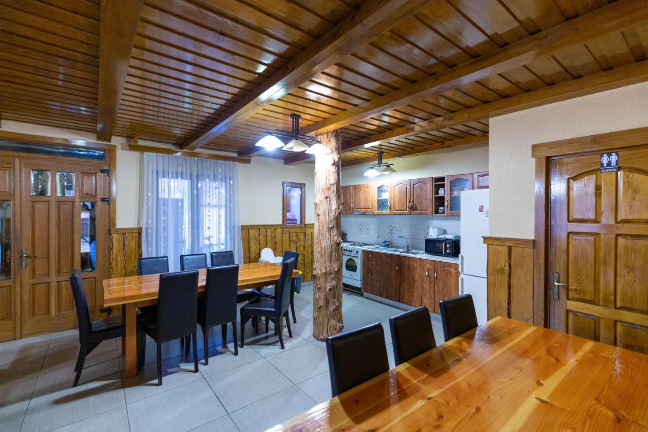 Conacul De Sub Munte Villa Novaci-Straini Ngoại thất bức ảnh
