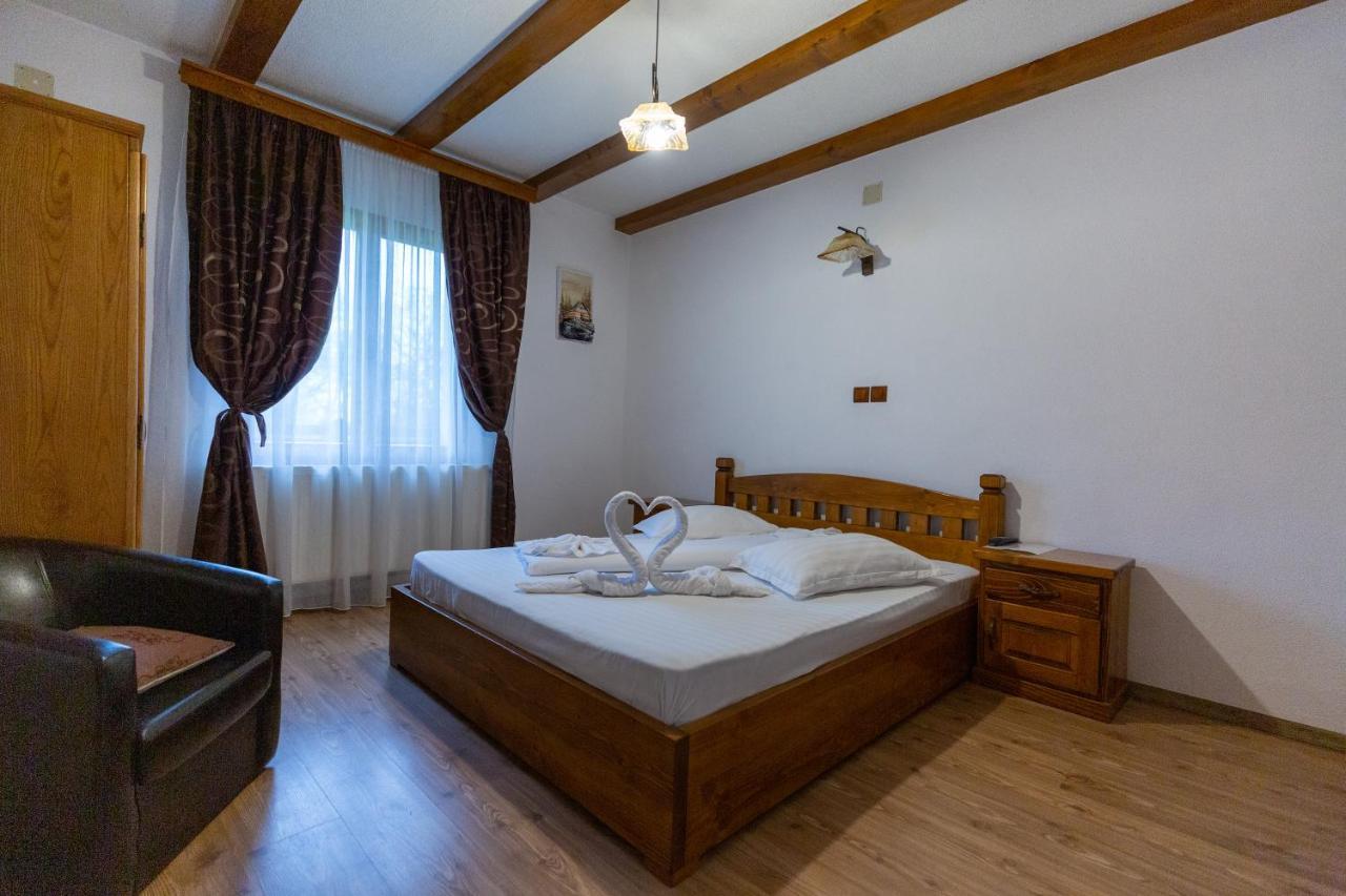 Conacul De Sub Munte Villa Novaci-Straini Ngoại thất bức ảnh