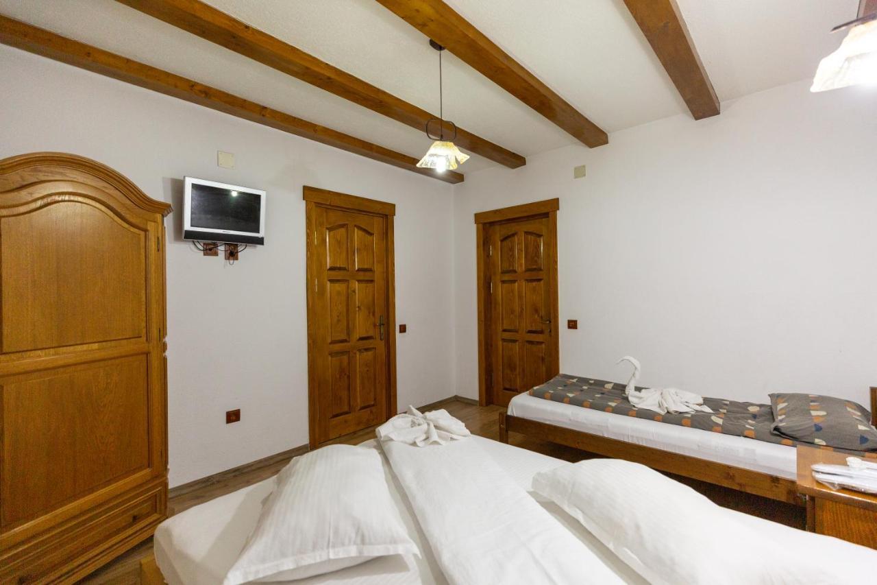Conacul De Sub Munte Villa Novaci-Straini Ngoại thất bức ảnh