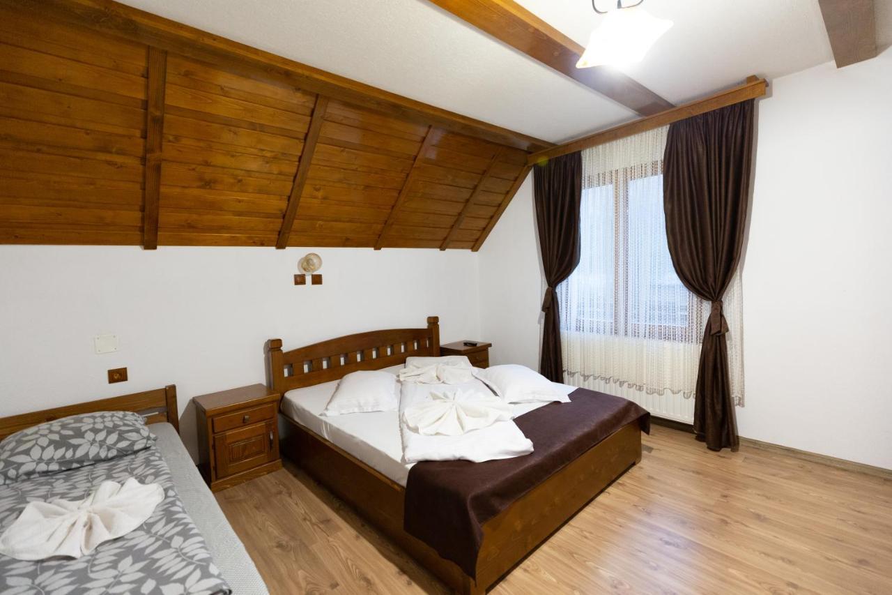 Conacul De Sub Munte Villa Novaci-Straini Ngoại thất bức ảnh