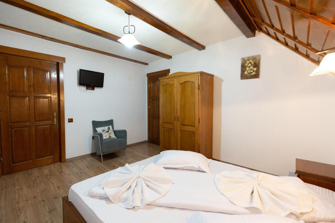 Conacul De Sub Munte Villa Novaci-Straini Ngoại thất bức ảnh