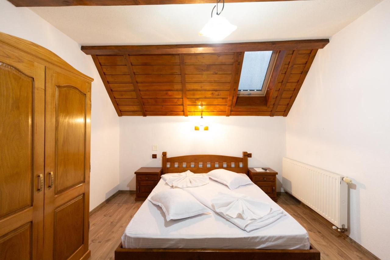 Conacul De Sub Munte Villa Novaci-Straini Ngoại thất bức ảnh