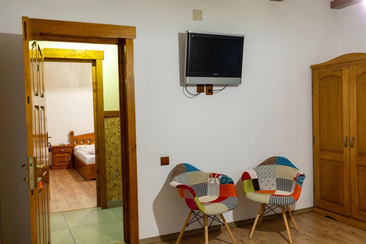 Conacul De Sub Munte Villa Novaci-Straini Ngoại thất bức ảnh