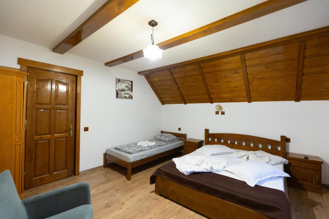 Conacul De Sub Munte Villa Novaci-Straini Ngoại thất bức ảnh