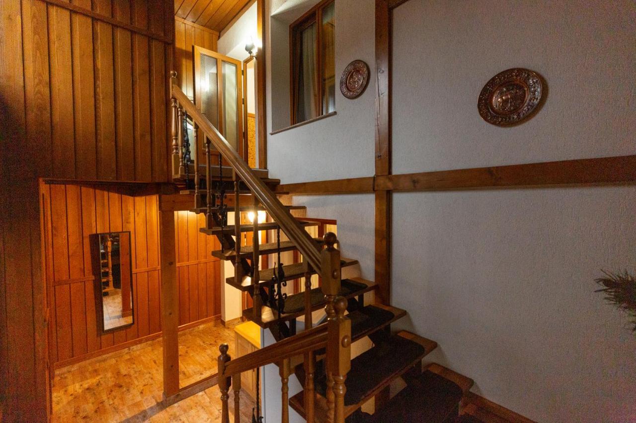 Conacul De Sub Munte Villa Novaci-Straini Ngoại thất bức ảnh