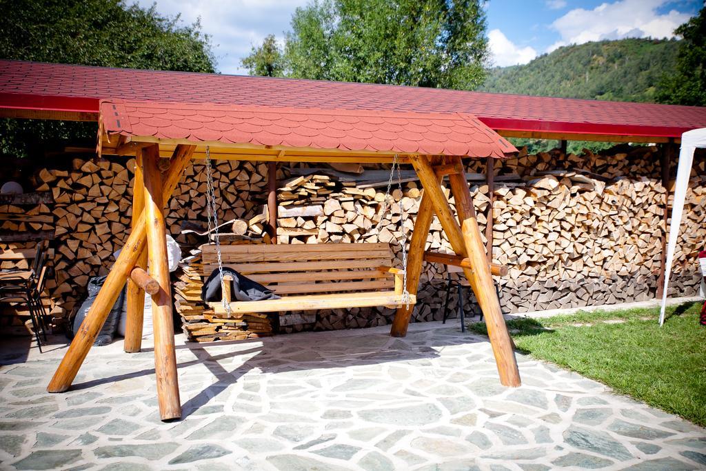 Conacul De Sub Munte Villa Novaci-Straini Ngoại thất bức ảnh